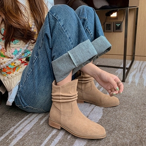 小众杏色褶皱西部牛仔靴圆头磨砂皮一脚蹬平底短靴