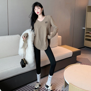 韩版时尚咖色字母刺绣长袖T恤女秋冬设计感下摆中长款宽松打底衫