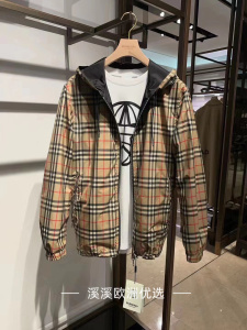 Burberry/巴宝莉 经典格纹双面穿格子条纹连帽冲锋衣夹克男外套女