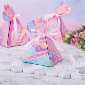 新款创意彩绘三角形喜糖盒纸盒金字塔结婚用品礼盒回婚礼庆糖果盒