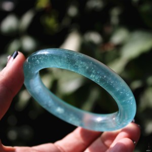 天青冻岫玉细手镯