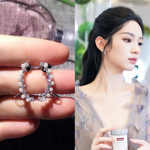 周也同款耳环女日韩一排珍珠纯银耳钉气质独特个性精致小巧耳骨夹