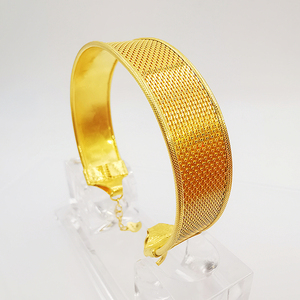 黄金手镯宽面时尚