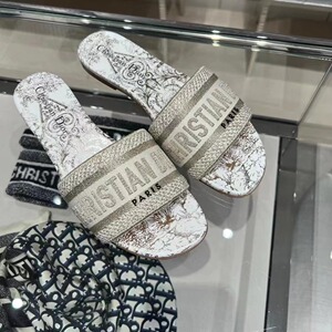 dior 2022春夏新色限量新款刺绣丛林图案平底凉拖鞋