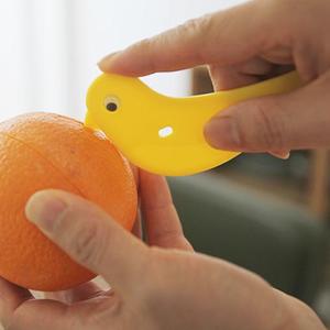 日本进口削皮器厨房用品小工具小鸟剥橙器去皮器橙子剥皮器新款
