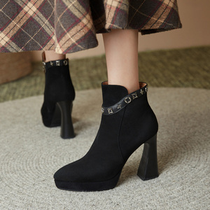 真皮短靴女韩版秋冬时尚尖头防水台粗跟10厘米高跟鞋百搭短筒女靴