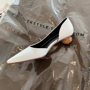 尖头单鞋女春季2021新款真皮浅口核桃跟女鞋气质中跟异形跟白