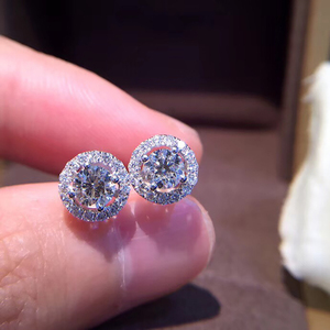 钻石围镶耳钉