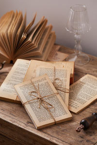 古董外文旧书复古老书泛黄书页硬书皮家居陈列装饰摆件摄影道具