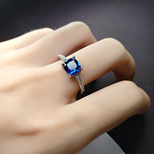 欧美新款镶嵌一克拉伦敦蓝托帕石方钻戒指女时尚奢华彩宝石女指环