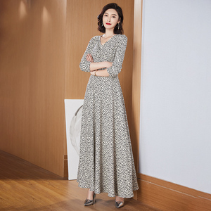 2022年春季新款长袖法式小碎花连衣裙女春秋长款收腰显瘦气质长裙