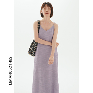 紫色褶皱吊带裙女2024夏新款简约气质宽松腰显瘦V领连衣裙中长款