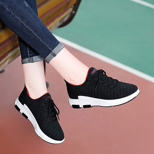 黑色运动鞋女春秋2022年新款波鞋百搭妈妈鞋子女士轻便跑步休闲鞋