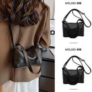 高级感宽肩带斜挎黑色包包女士2024新款大容量通勤软皮单肩枕头包