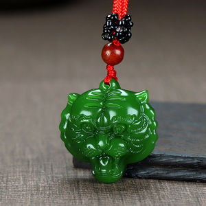 新疆和田玉虎头挂件碧玉虎牌虎虎生威玉坠男女款生肖虎吊坠玉佩饰
