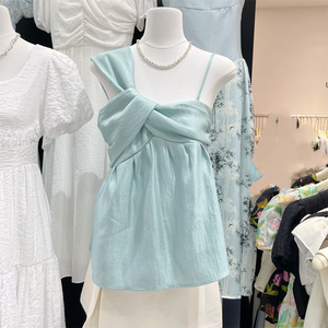 广州APM夏季时尚设计感吊带洋气娃娃款小衫百搭无袖法式衬衣女