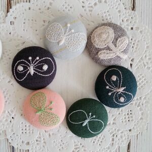 日本职人手作mina perhonen皆川明蝴蝶刺绣布料胸针 多款经典图案