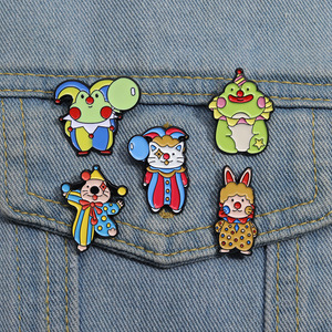 可爱卡通兔子青蛙小动物合金胸针创意小丑造型徽章服装配饰