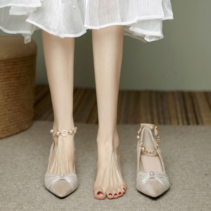 米兰 Studio 珍珠尖头粗跟单鞋女2024新款法式晚晚风绒面中跟女鞋