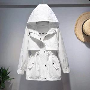 2021年新款春秋装韩版女短款连帽收腰白色休闲小个子工装风衣外套