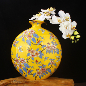 新中式粉彩雕刻古典现代手绘陶瓷摆件扁圆黄色蝴蝶自来花瓶装饰品