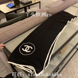 【现货】Chanel香奈儿经典款双C黑白拼色双C logo披肩 围巾