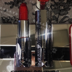 givency/纪梵希2020春季时装周蕾丝限量口红306