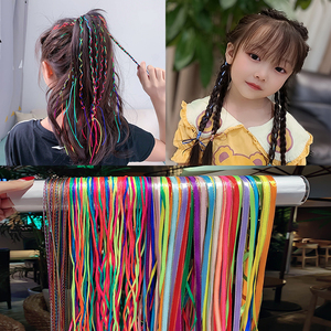儿童扎辫子的彩带