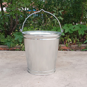 家用挑水桶打水桶圆形加厚提水桶大号浇水桶园艺桶装水手工铁皮桶