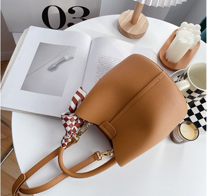 牛皮水桶包小包时尚女士单肩包