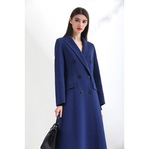 孔雀蓝色羊绒大衣