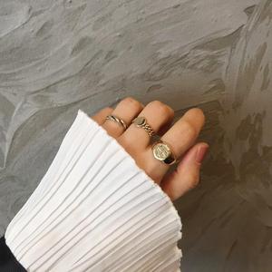 手上装饰戒指