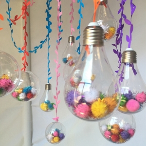幼儿园吊饰挂饰教室创意春天吊饰棚顶走廊装饰空中创意塑料灯泡瓶