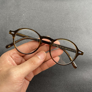 小圆眼镜男复古