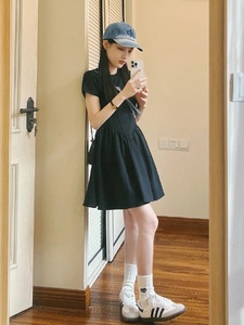 小个子黑色赫本风短袖连衣裙子女2024新款夏法式气质收腰a字短裙