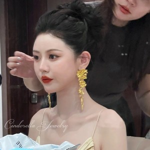 新中式新娘敬酒服耳饰金色花朵流苏耳环小众复古结婚纱礼服配饰品