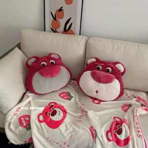 卡通草莓熊抱枕毯子暖手捂三合一汽车载靠枕办公室午睡毛毯子被子