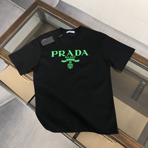 prada/普拉达 男士夏季新款短袖胸前绿色经典字母logo印花t恤圆领