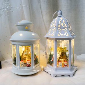 北欧圣诞复古铁艺烛台木屋童话微景观可挂式小夜灯家居摆件装饰品
