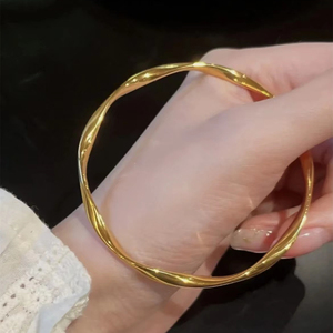 周大福新款黄金手镯