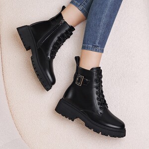 冬天系带马丁靴35到40中年妇女皮靴50岁妈妈棉靴子中腰半根皮鞋潮