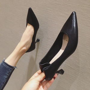 黑皮鞋女高跟细跟
