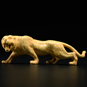 小叶黄杨木实木雕刻老虎摆件动物工艺品木刻虎风水摆件