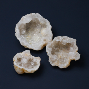 天然迷你小晶洞 白水晶玛瑙水晶洞聚宝盆 原矿diy吊坠项链 钱袋子