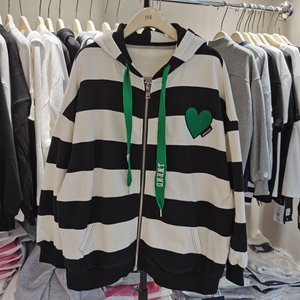 zw卓娃8101斑马纹粗条连帽休闲有型拉风时尚女装2022年春季新款潮