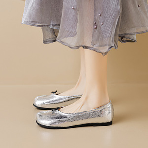 自然卷文艺女鞋 仙女风银色2024春季新款平底鞋一脚蹬分趾猪蹄鞋