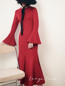 兰奕屋语原创设计 红色针织鱼尾连衣裙 有弹性收腰喇叭袖文艺长袖