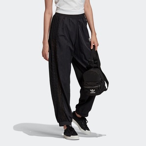 运动下装三叶草