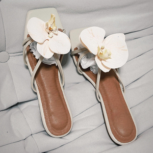 小众设计花朵平底拖鞋女2024年新款夏季百搭外穿方头细跟露趾凉鞋