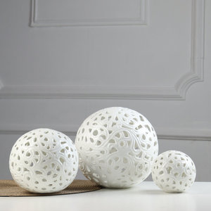 现代新中式镂空雕花陶瓷白色圆球摆件展厅样板间茶几装饰球组合